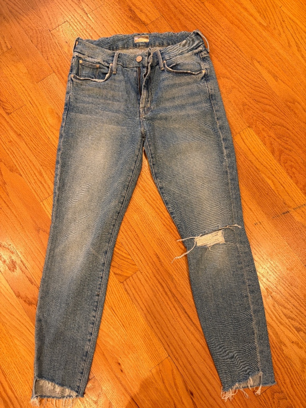 Size 27 mother looked ankle step fray